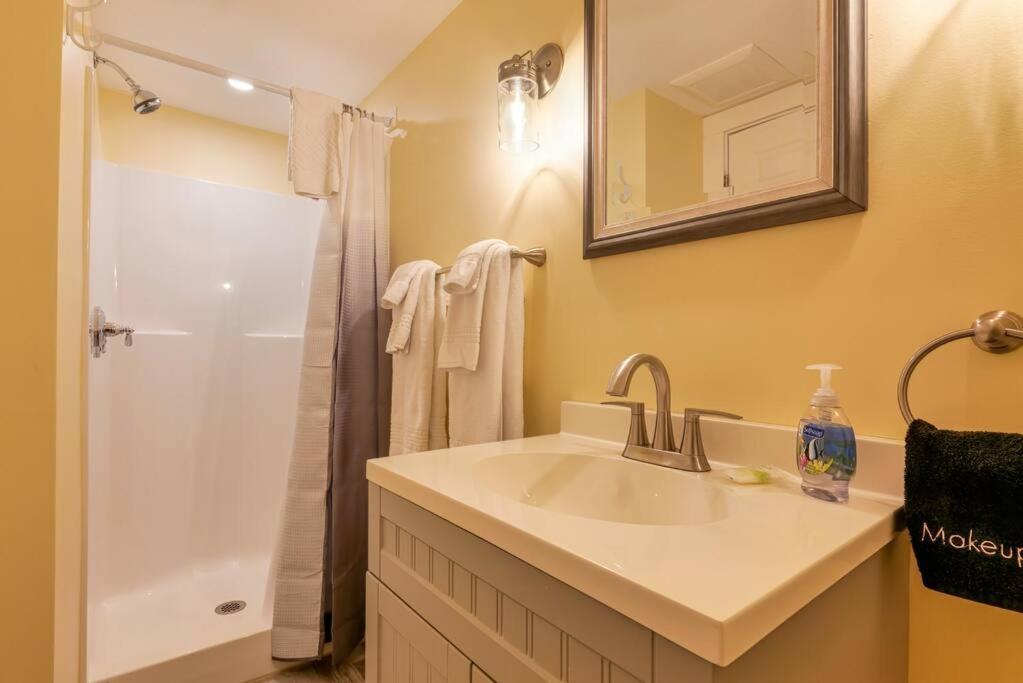 2Br Apt W/ 3 Min Walk To Downtown Swh - Low Tide Саутвест-Харбор Екстер'єр фото